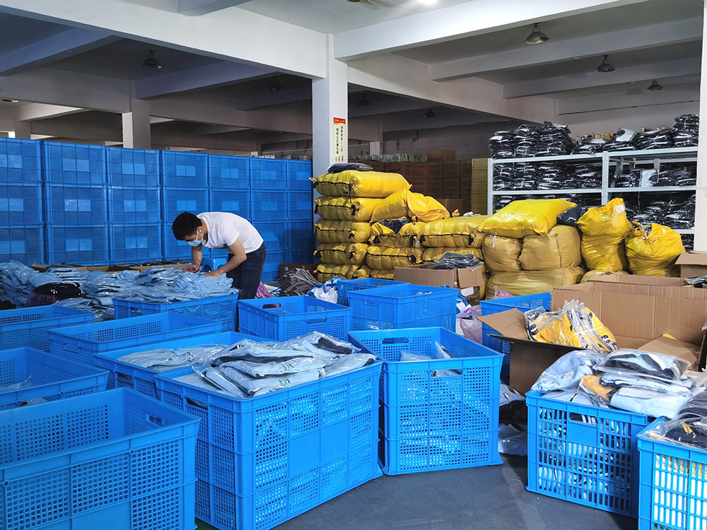 从定制专家到校服革新者，了解更多企业信息